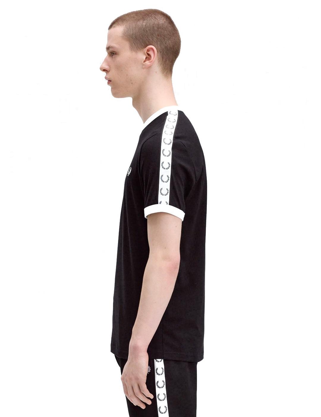 Fred Perry M4620 Camiseta Hombre Banda Negra