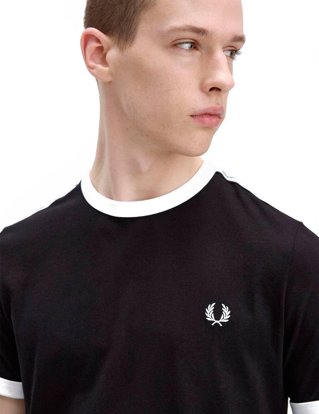 Fred Perry M4620 Camiseta Hombre Banda Negra